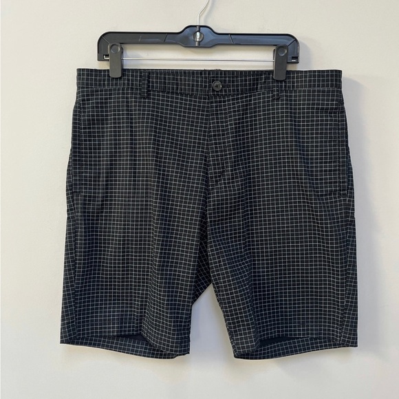 Calvin Klein Men’s Bermuda Shorts Size 36 - Picture 1 of 5